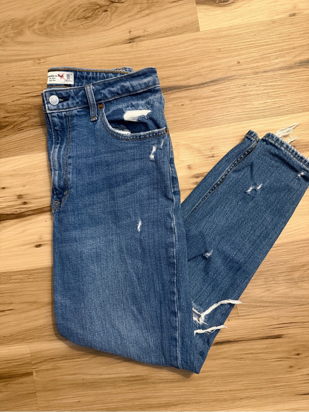 Abercrombie & Fitch Curve Love High Rise Mom
Jeans Distressed Medium Wash 30 10L